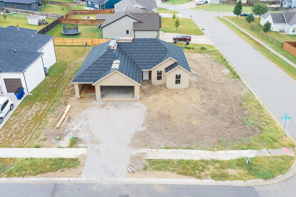 2706 Stone Creek Ave, Tonganoxie, KS 66086