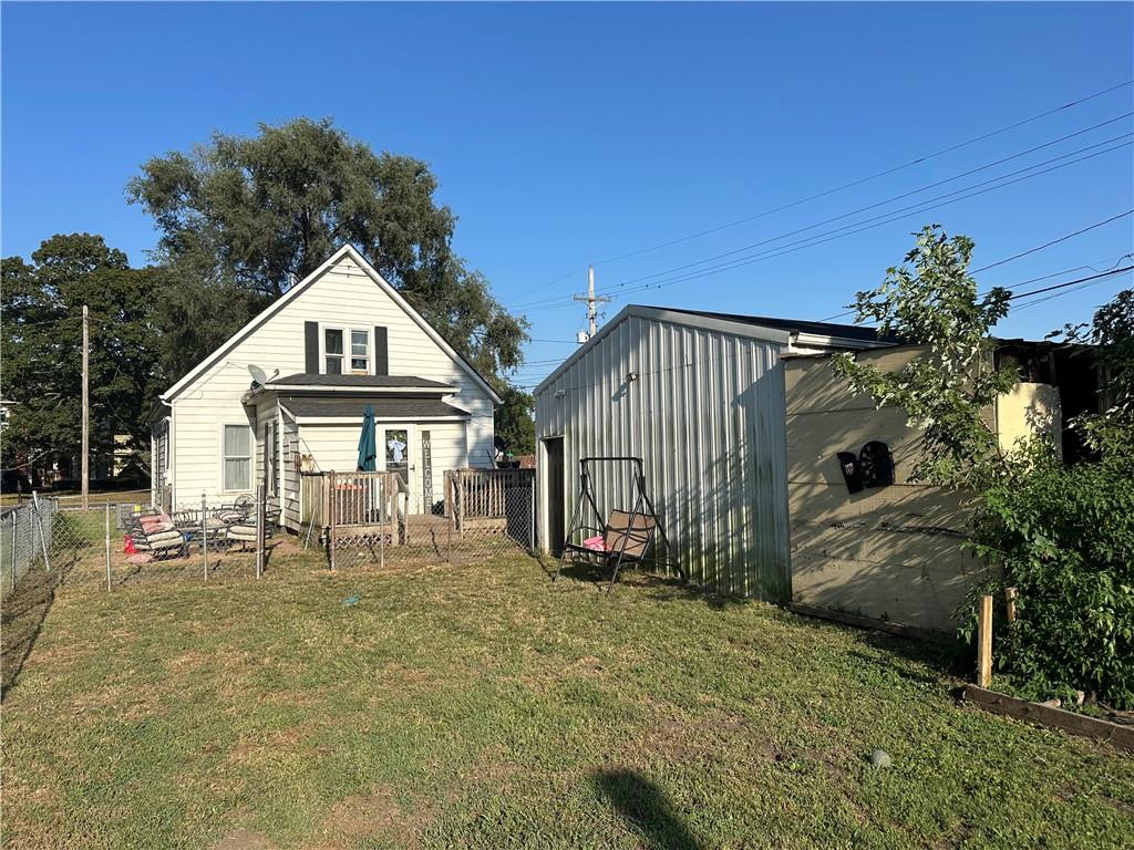 300 NE 1st St, Hardin, MO 64035