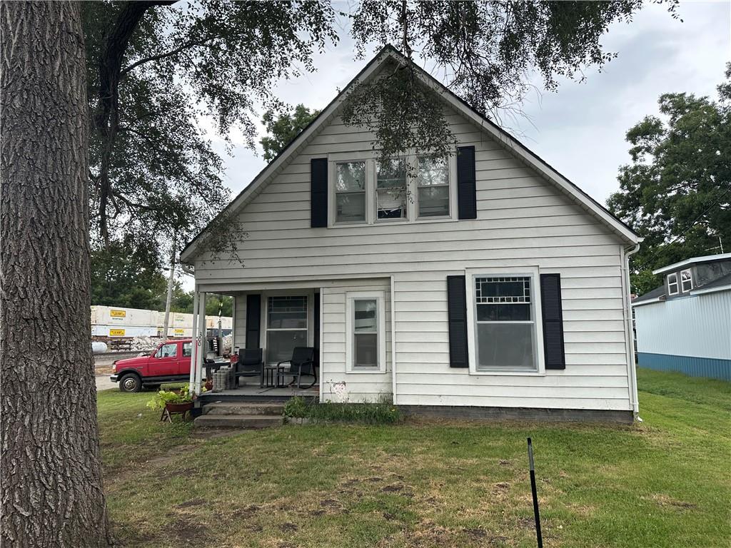 300 NE 1st St, Hardin, MO 64035