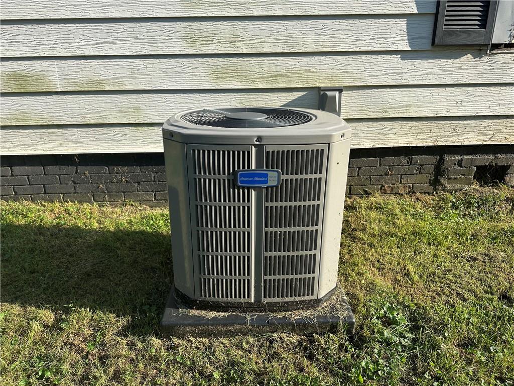 300 NE 1st St, Hardin, MO 64035