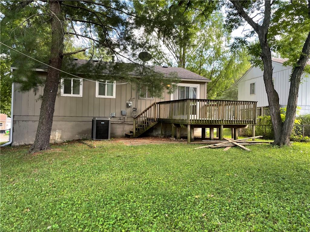 18904 E Arrowhead Dr, Independence, MO 64056