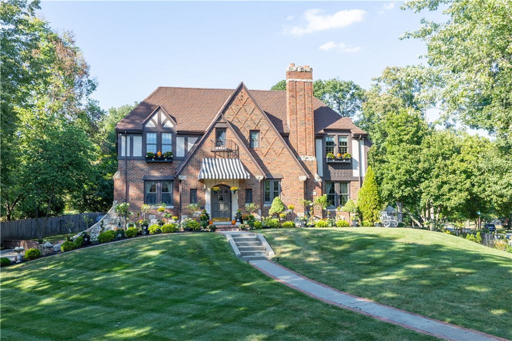 1610 Ashland Ave, St Joseph, MO 64506