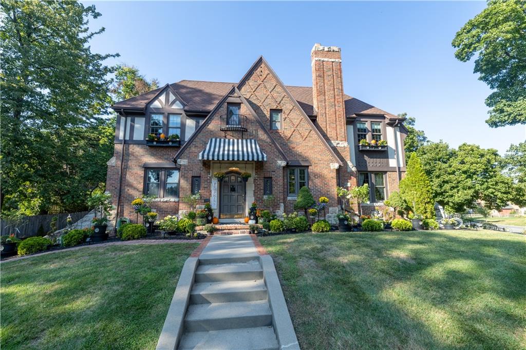 1610 Ashland Ave, St Joseph, MO 64506
