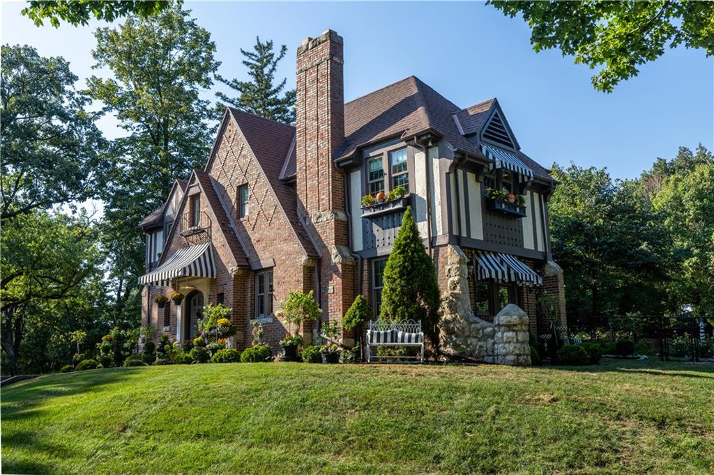 1610 Ashland Ave, St Joseph, MO 64506