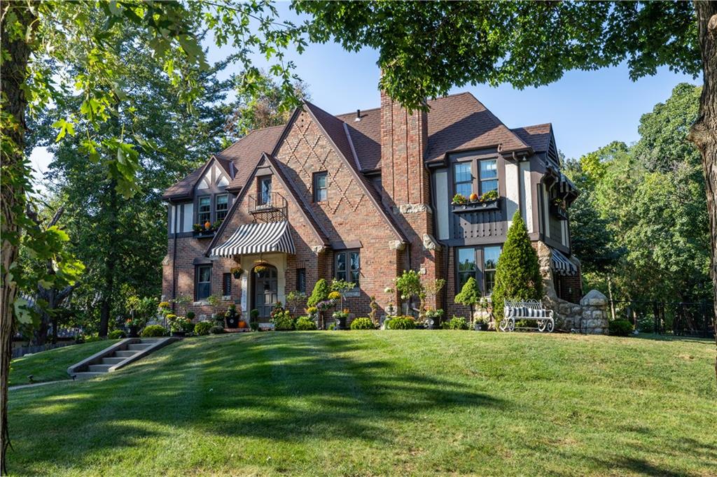 1610 Ashland Ave, St Joseph, MO 64506