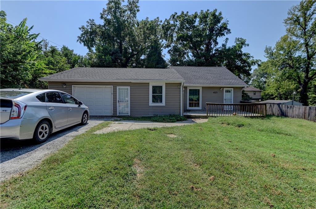 4521 NE 45th St, Kansas City, MO 64117