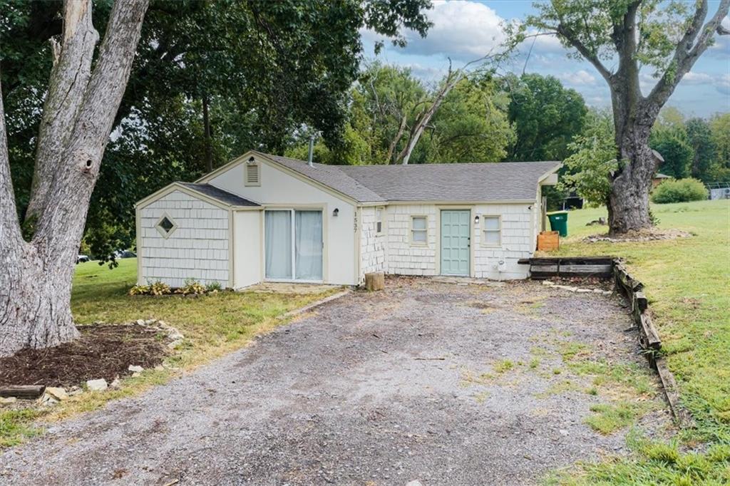 1537 S 49th St, Kansas City, KS 66106