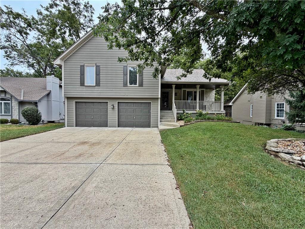 1517 NE Deer Ct, Lee's Summit, MO 64086