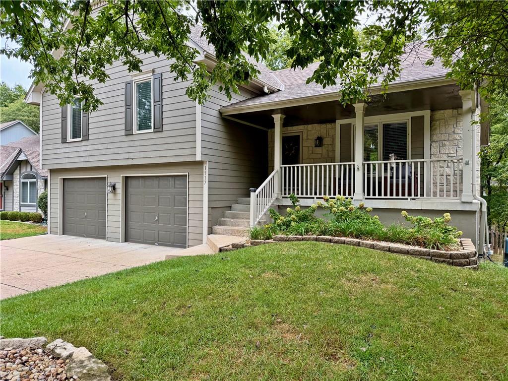 1517 NE Deer Ct, Lee's Summit, MO 64086