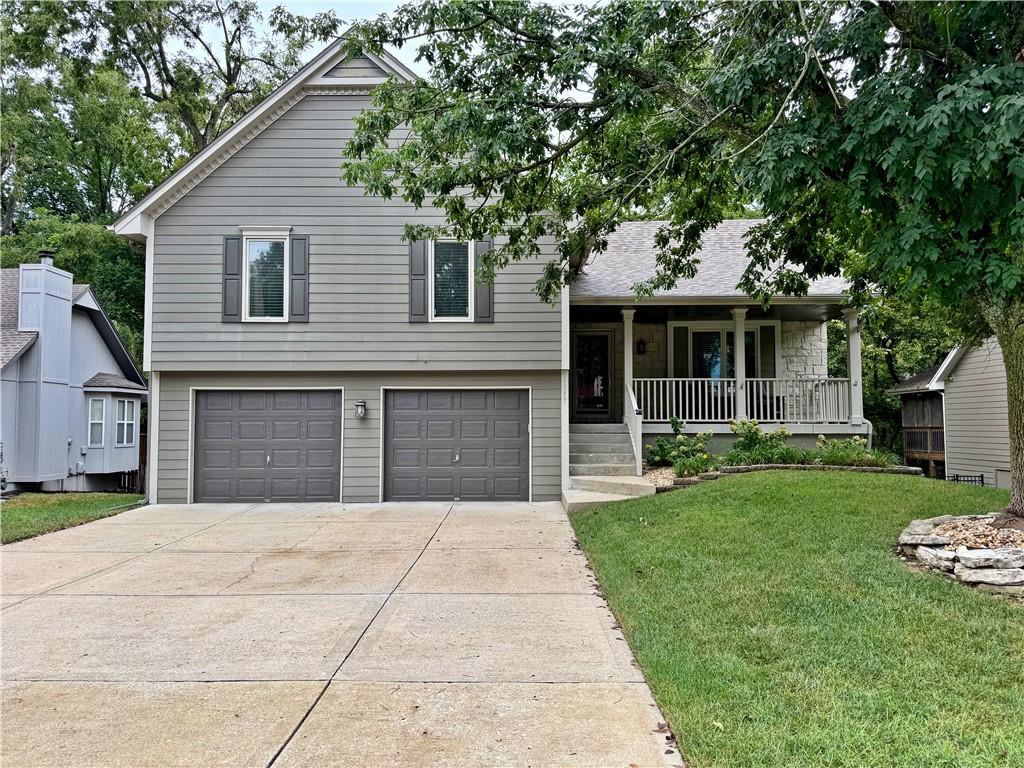 1517 NE Deer Ct, Lee's Summit, MO 64086