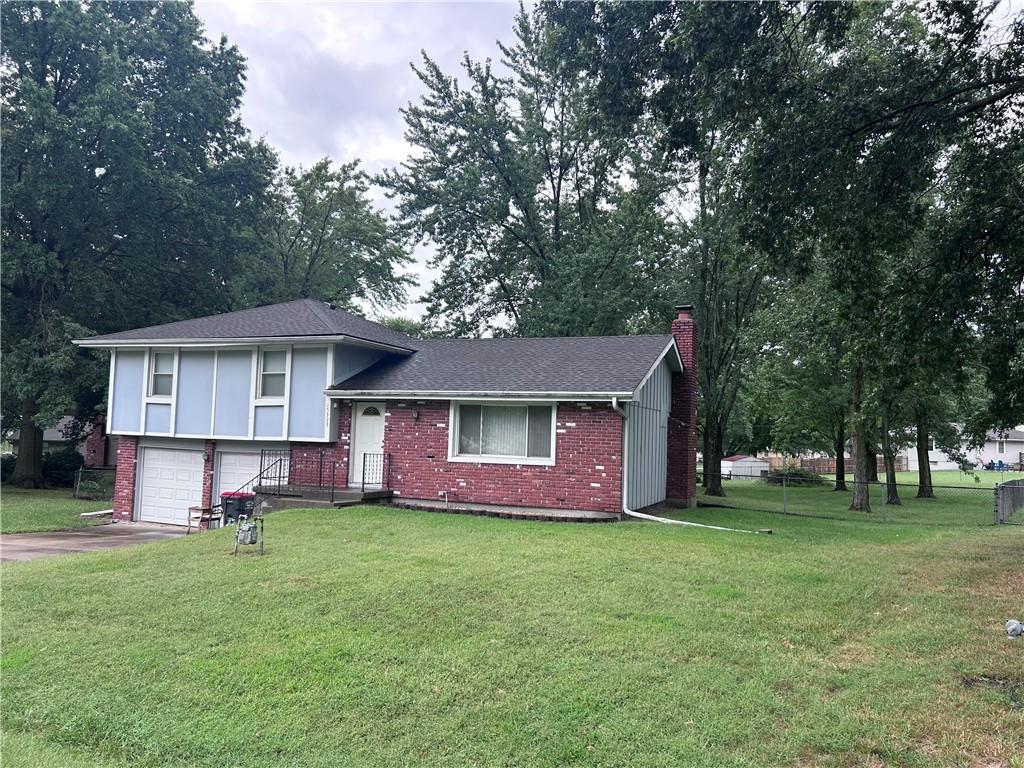 15323 S Circle Dr, Basehor, KS 66007