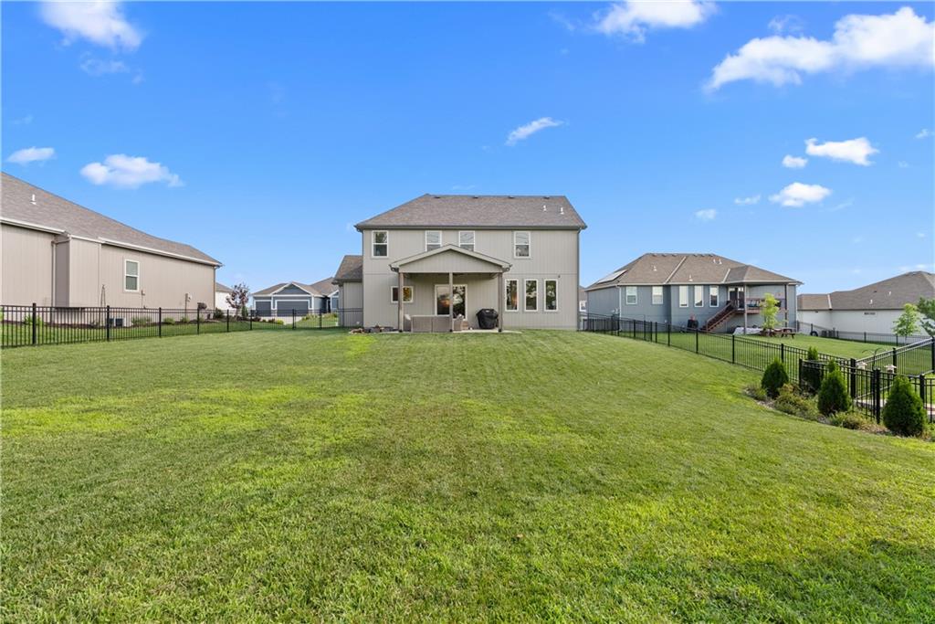 409 SW Nelson Dr, Blue Springs, MO 64014