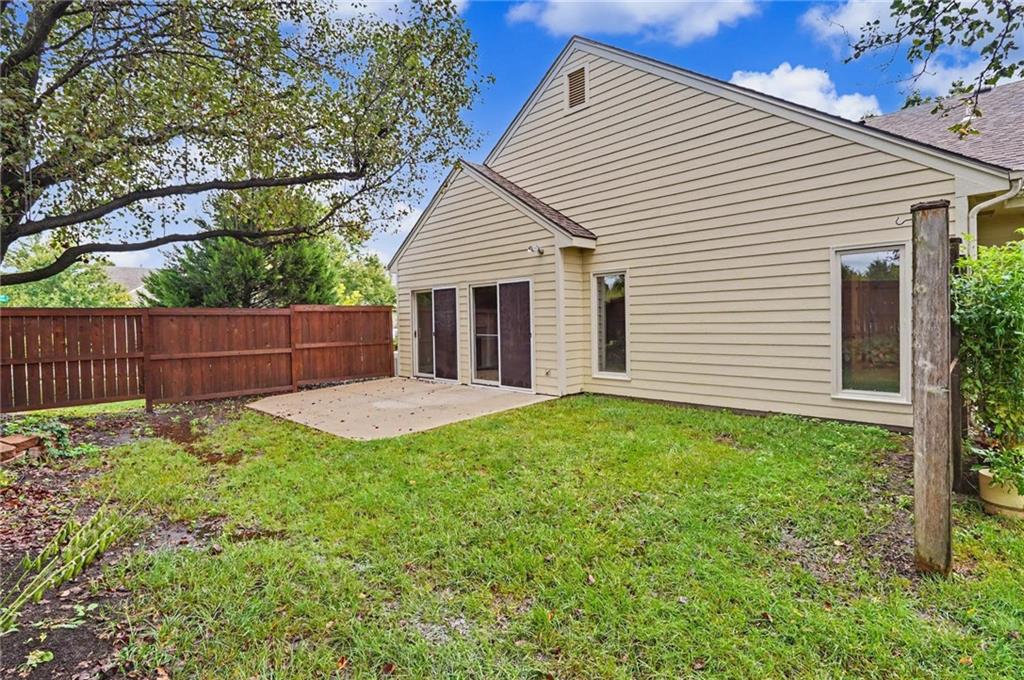 5933 Longleaf Cir, Lawrence, KS 66049