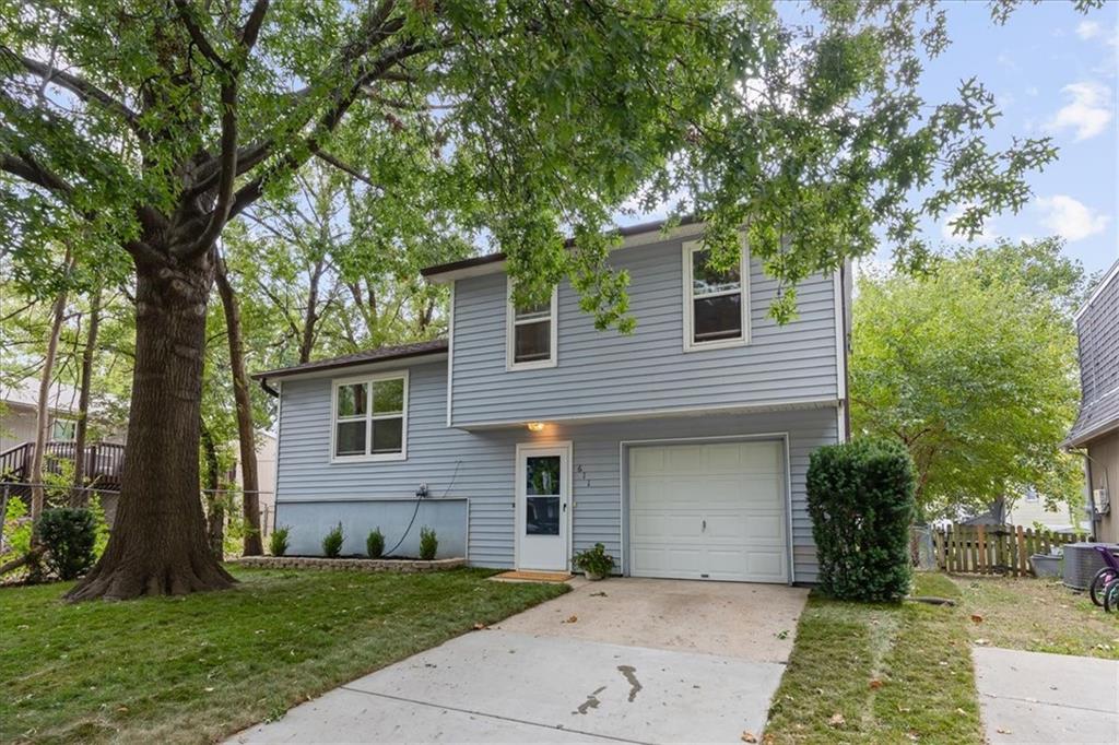 611 E Welston Ave, Olathe, KS 66061