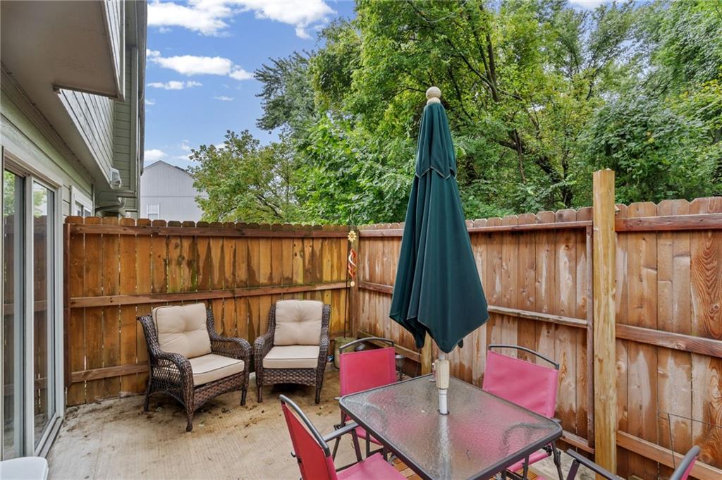6066 NE Moonstone Dr, Lee's Summit, MO 64064