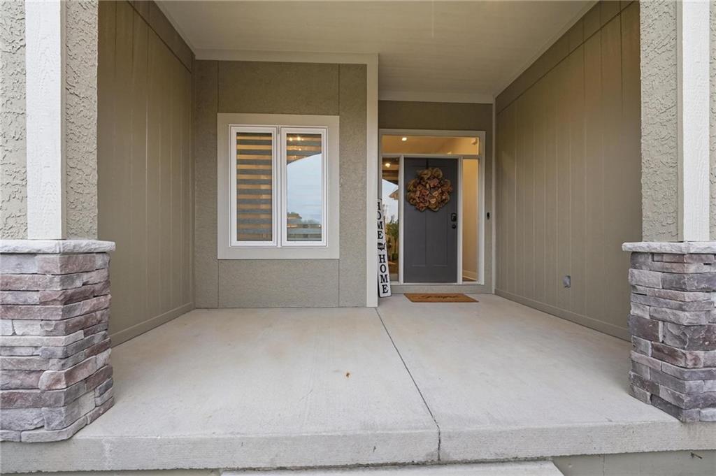 1067 SW Conch Cir, Lee's Summit, MO 64064
