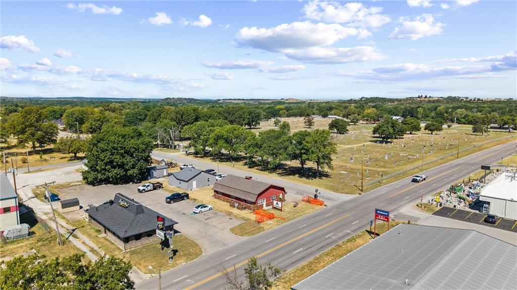 410 E Taylor St, Caney, KS 67333