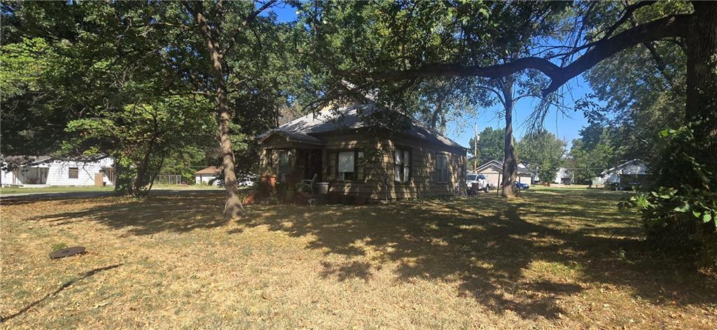 903 E 10th St, Pittsburg, KS 66762
