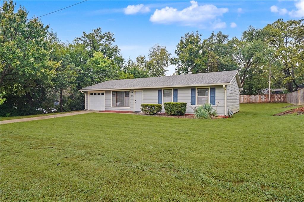 1306 E 16th St, Lawrence, KS 66044