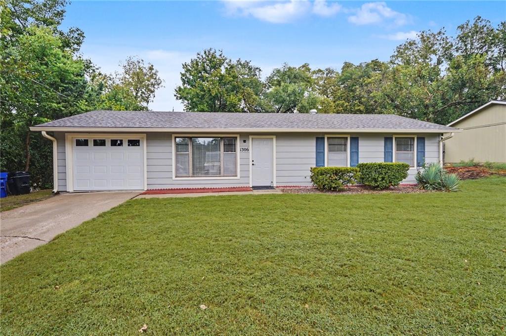 1306 E 16th St, Lawrence, KS 66044