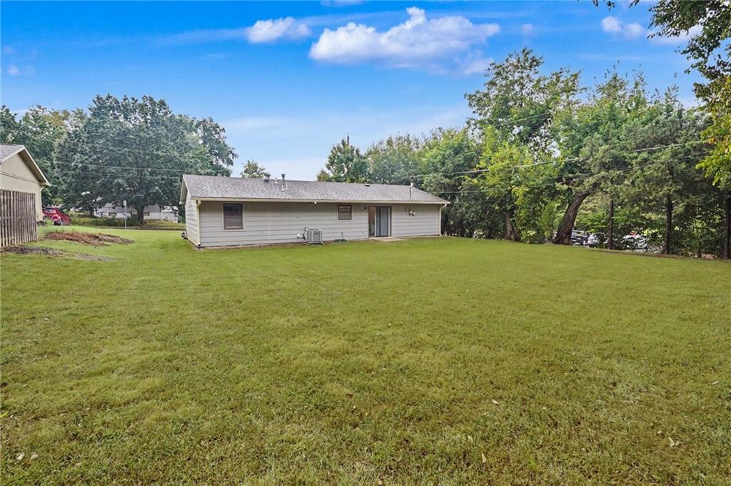 1306 E 16th St, Lawrence, KS 66044
