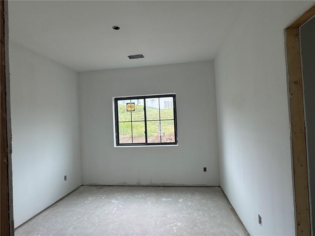 1970 Harvest Rd, Liberty, MO 64068