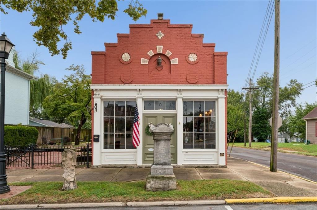 901 Franklin Ave, Lexington, MO 64067