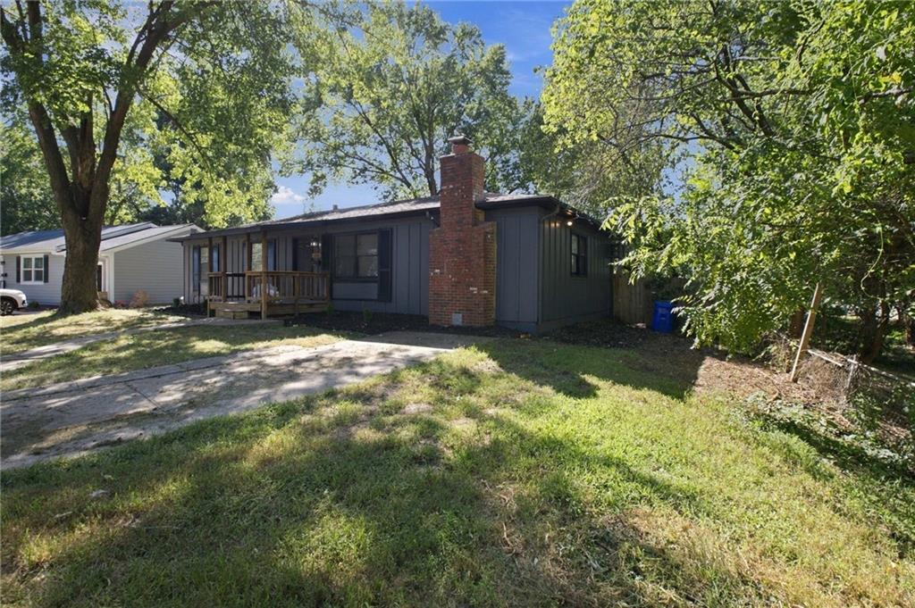 6102 Earnshaw St, Shawnee, KS 66216