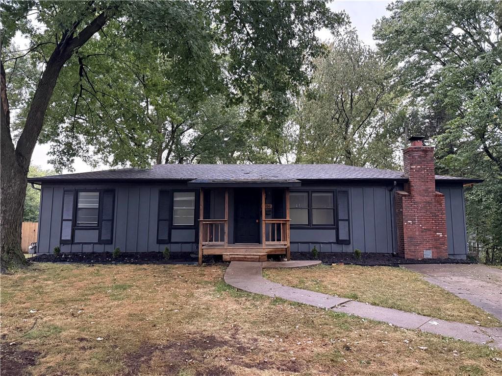 6102 Earnshaw St, Shawnee, KS 66216