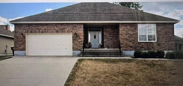 3904 SW Briarwood Oaks Dr, Blue Springs, MO 64015