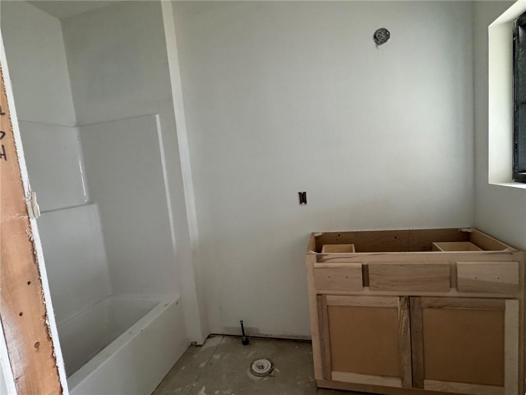 1974 Harvest Rd, Liberty, MO 64068