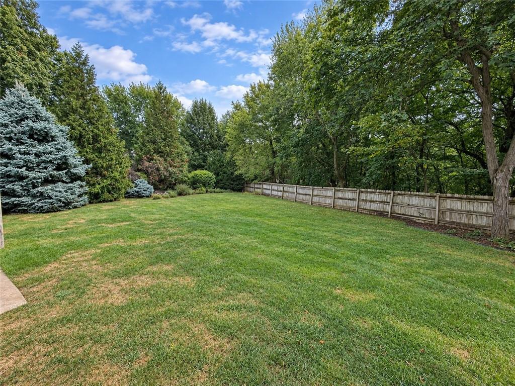 6919 Hallet Dr, Shawnee, KS 66216
