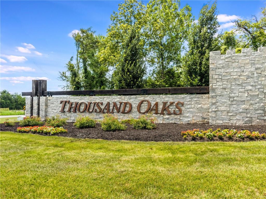 14670 Thousand Oaks Pl, Parkville, MO 64152