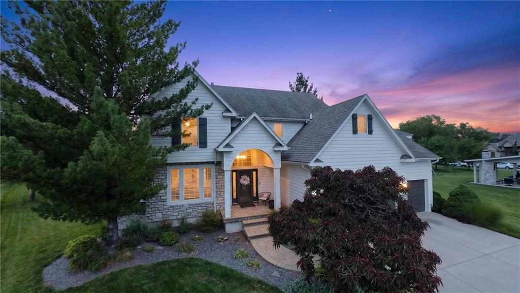 2929 Lewis Cir, Lee's Summit, MO 64081
