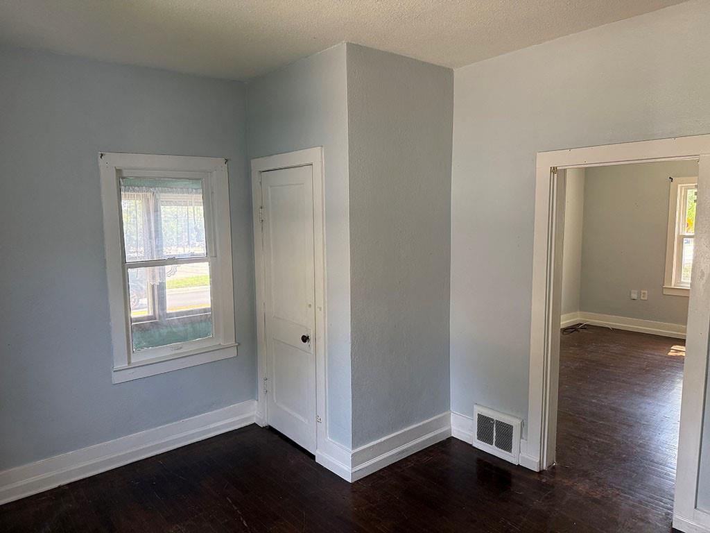 201 NW 15th St, Blue Springs, MO 64015