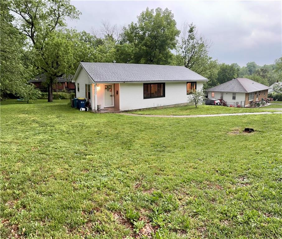 127 Woods St, Excelsior Springs, MO 64024