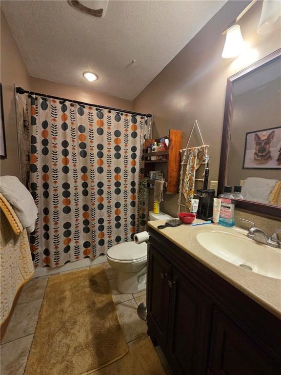 1950 Safari Dr, St Joseph, MO 64506