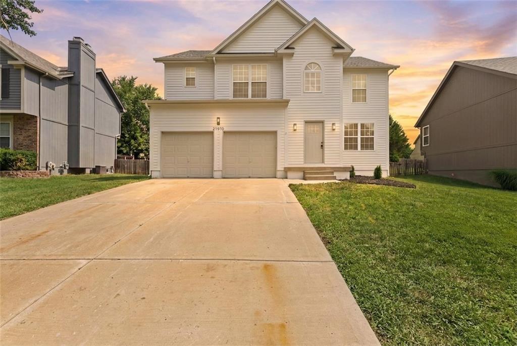 21470 W 122nd St, Olathe, KS 66061