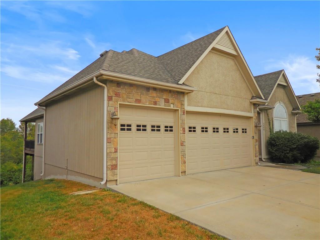 1446 Brompton Ln, Raymore, MO 64083