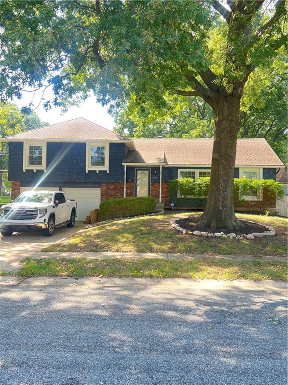 9800 Walmer St, Overland Park, KS 66212