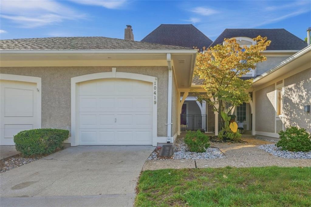 10419 Garnett St, Overland Park, KS 66214