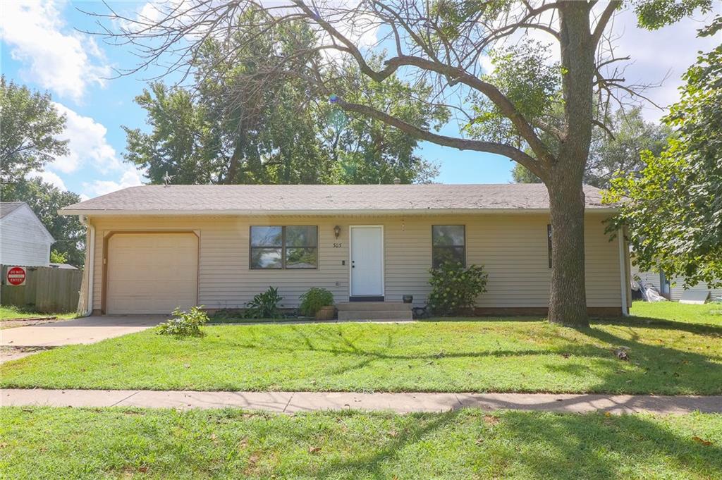 303 E Arctic St, Kingsville, MO 64061