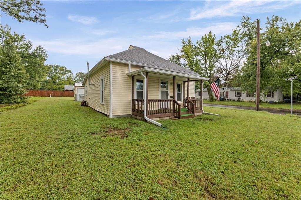 435 S 4th St, Iola, KS 66749