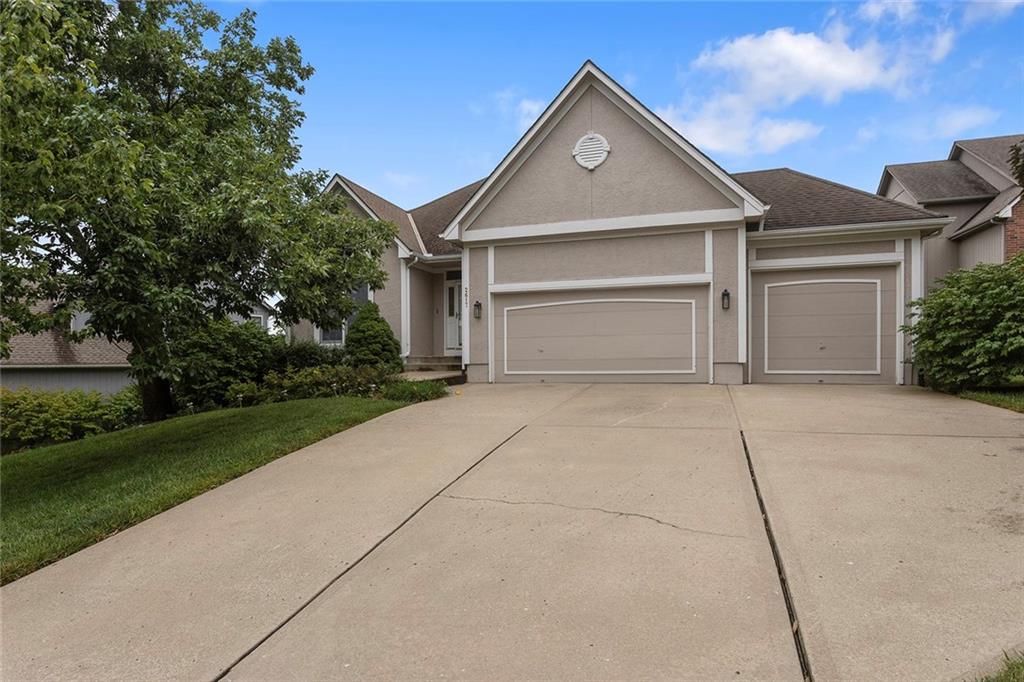 2617 10th St, Lee's Summit, MO 64081