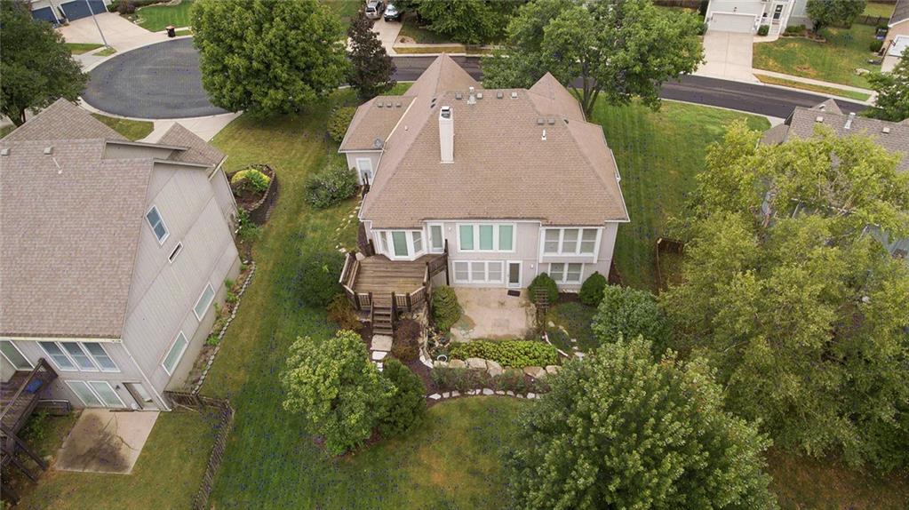 2617 10th St, Lee's Summit, MO 64081