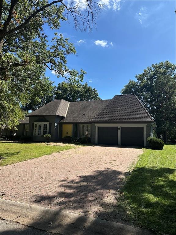 12724 Overbrook Rd, Leawood, KS 66209