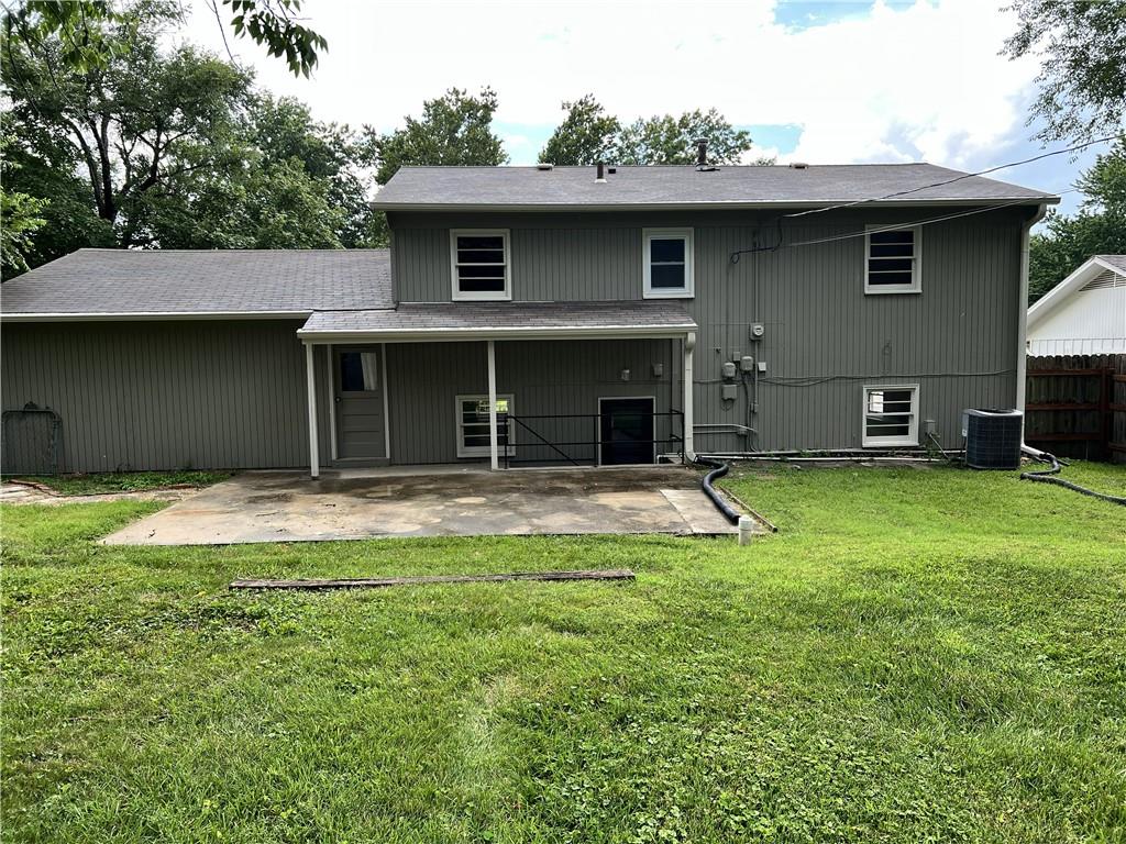 1518 Davis Rd, Lawrence, KS 66046