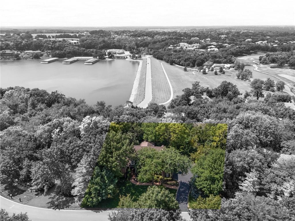20 E Loch Lloyd Pw, Loch Lloyd, MO 64012