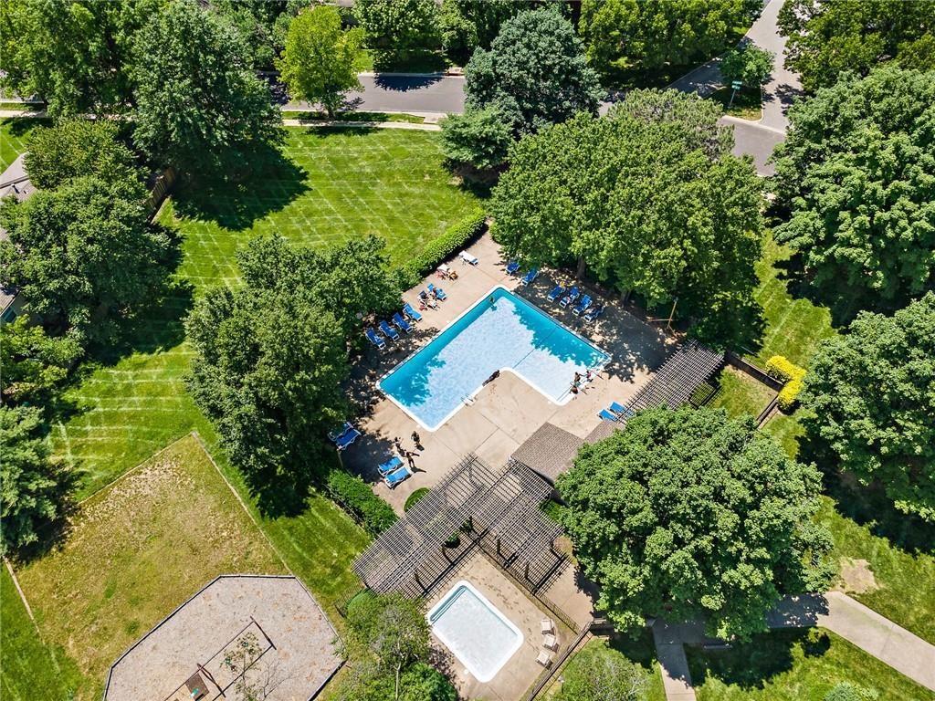 10780 Oakmont St, Overland Park, KS 66210