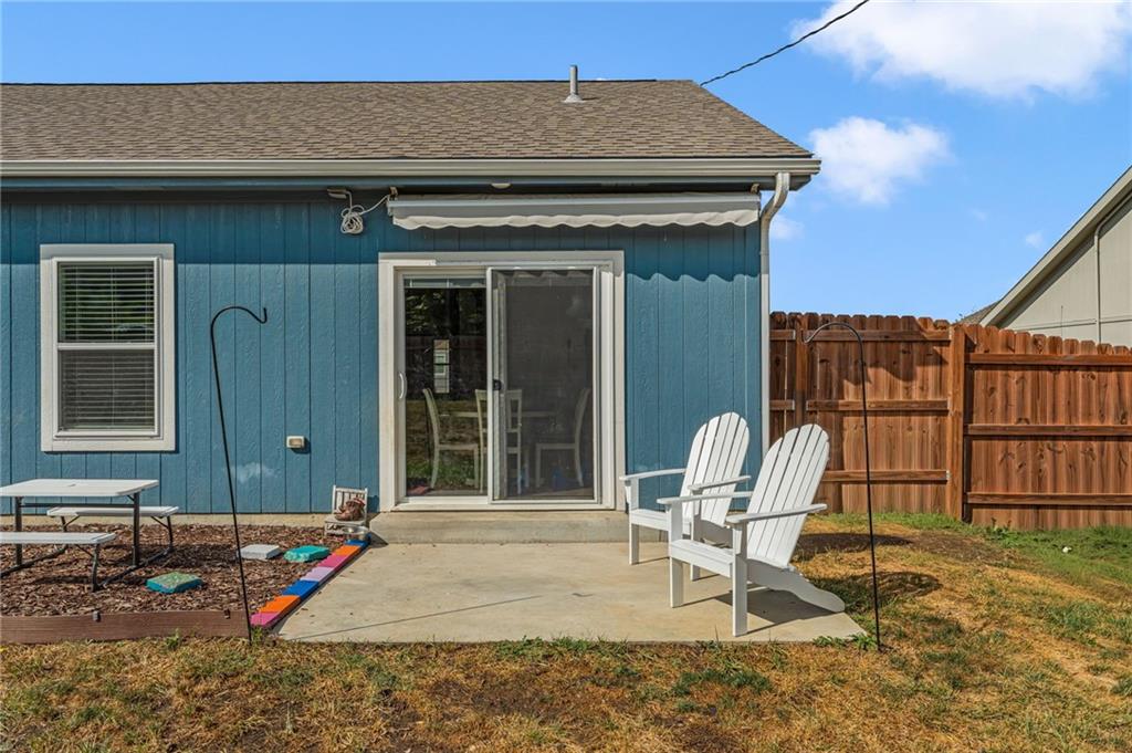 216 Meadowbrook Ln, Wellsville, KS 66092